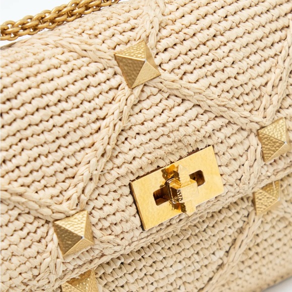 Valentino Raffia Large Roman Stud Shoulder Bag - Picture 4 of 16